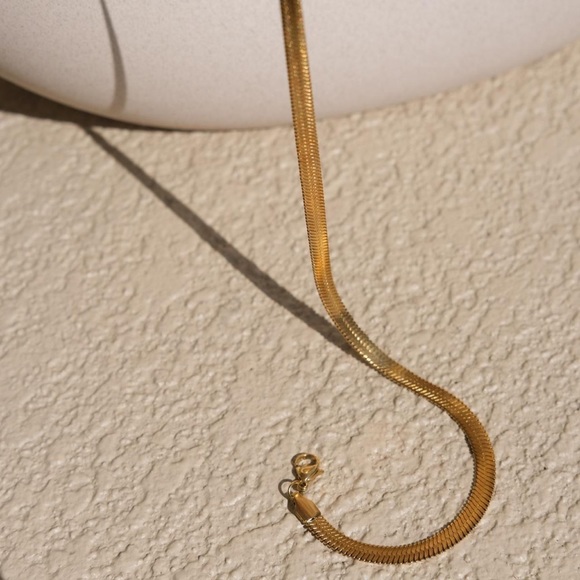 CLOSING SALE!🔅18K Gold Plated 5mm Snake Chain Necklace - Picture 4 of 8